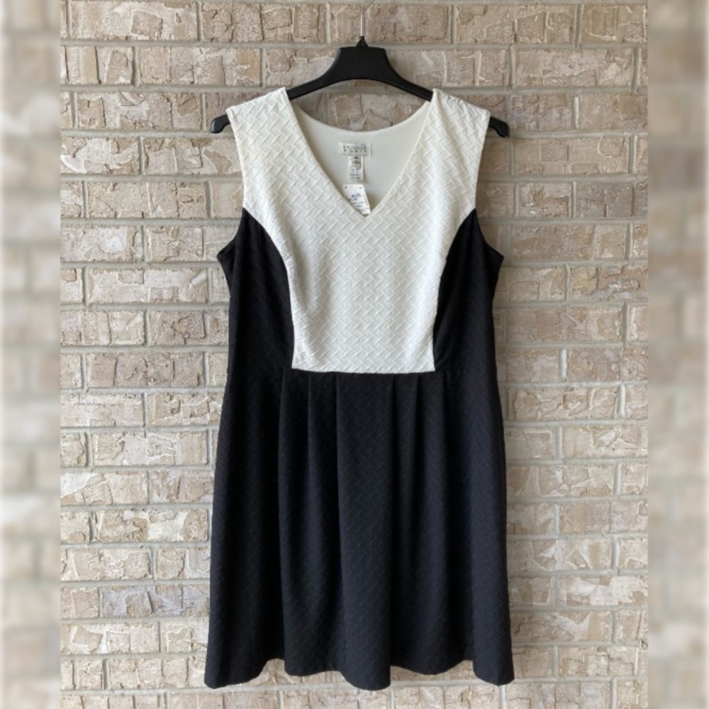 NWT Emfocus Women Dress Sleeveless Size 16W 🌸